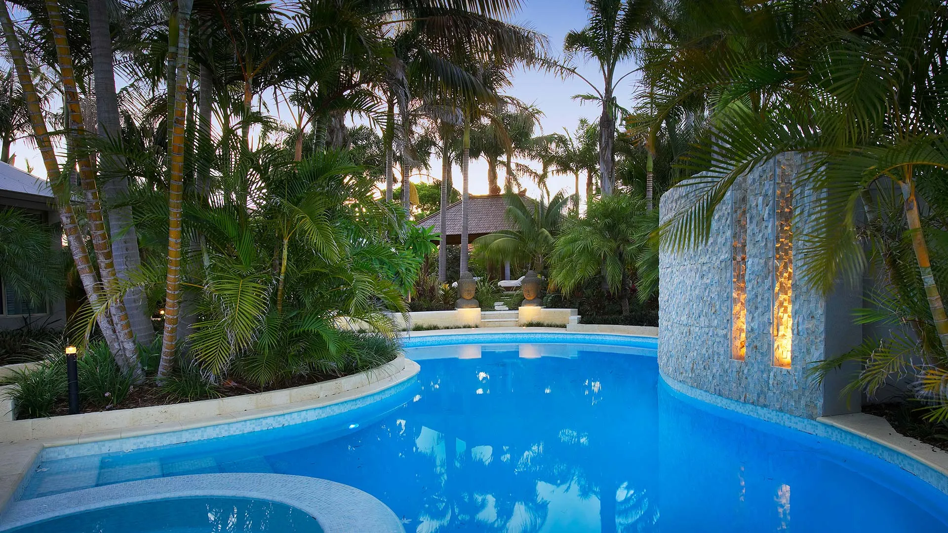 Landscaped outdoor living area by Mondo Landscapes